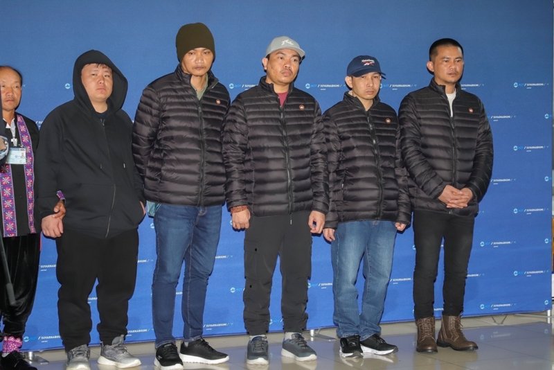 Five Thais released by Hamas return home