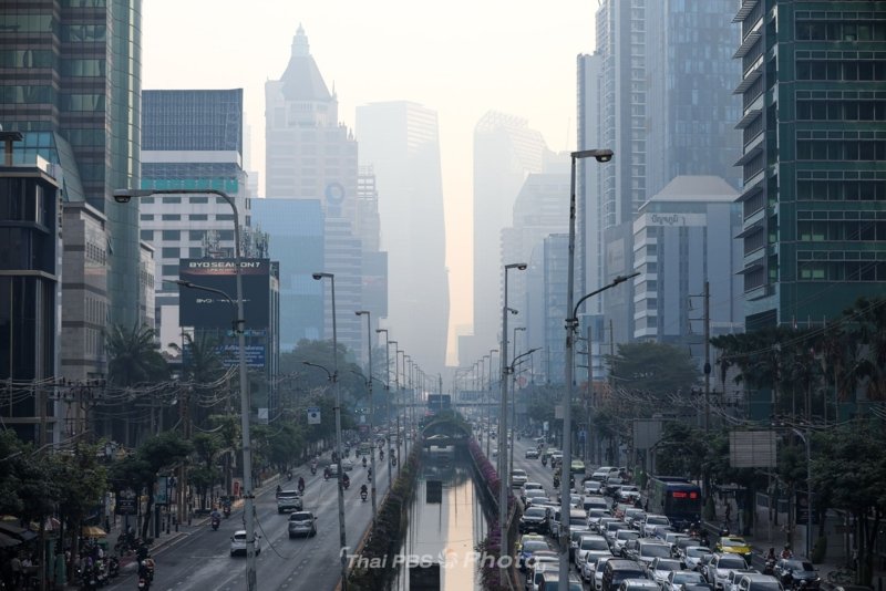 Air pollution in Bangkok reaches unhealthy levels