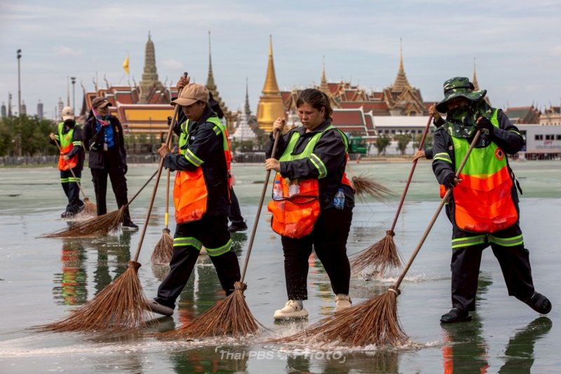 Big cleaning after Songkran festivities