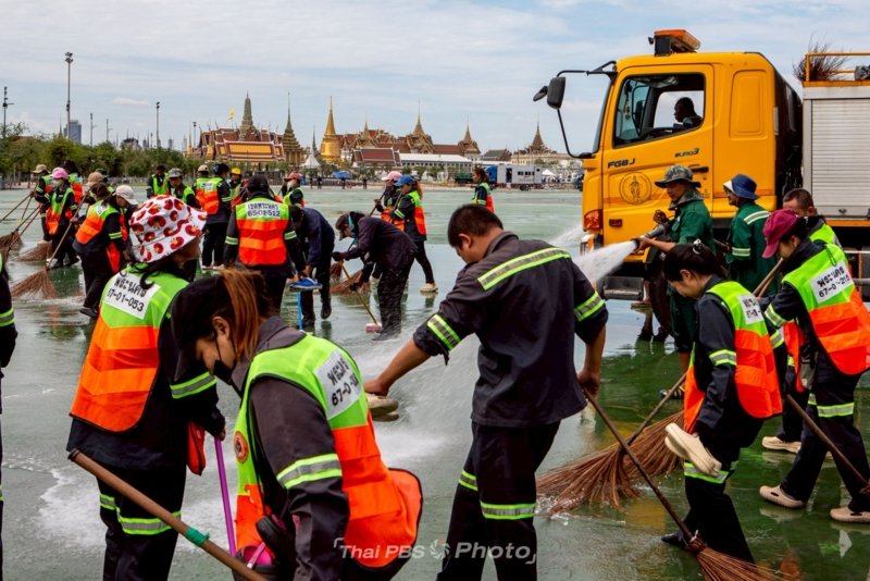 Big cleaning after Songkran festivities