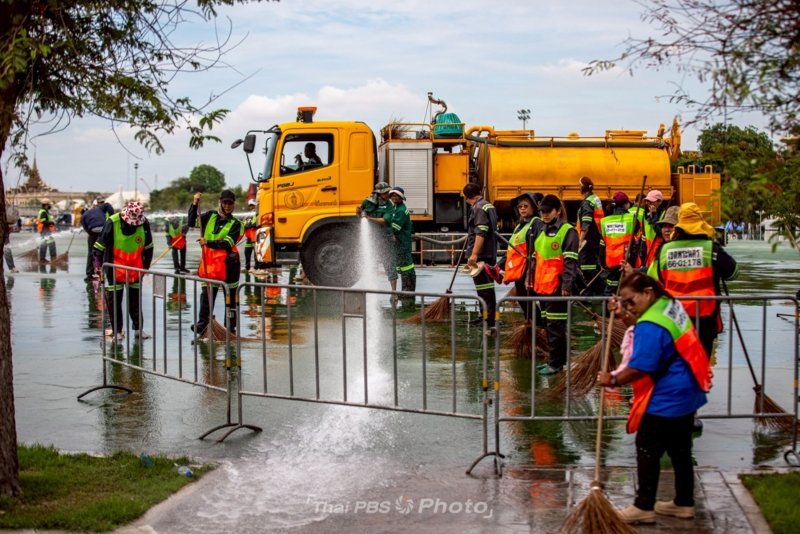Big cleaning after Songkran festivities