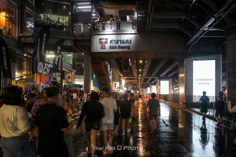 Big cleaning after Songkran festivities