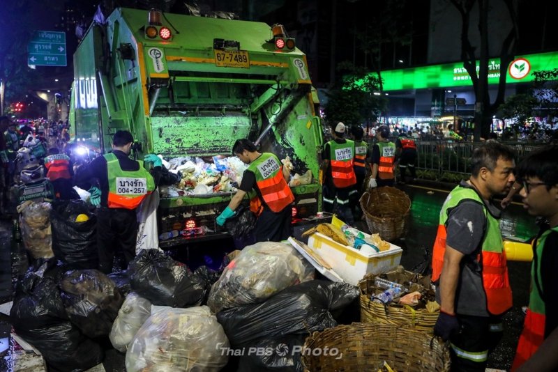 Big cleaning after Songkran festivities