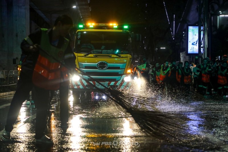 Big cleaning after Songkran festivities
