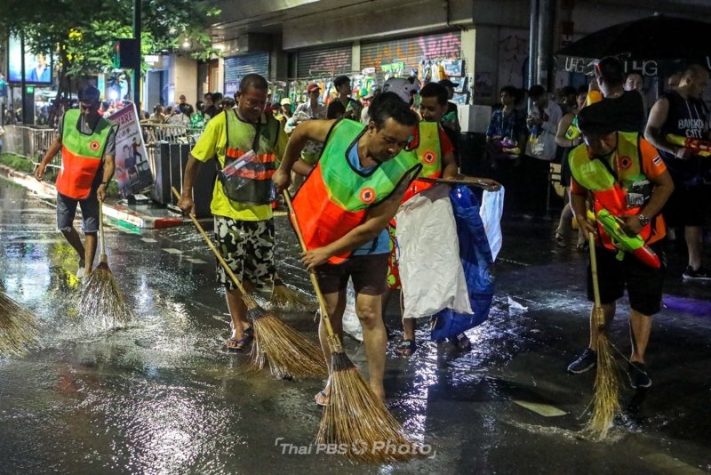 Big cleaning after Songkran festivities