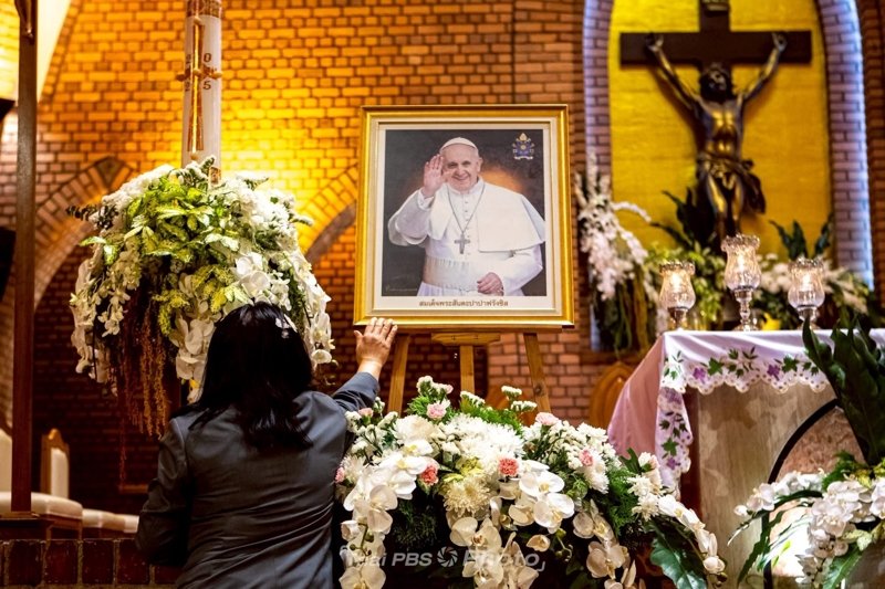 Christians in Bangkok mourn passing of Pope Francis