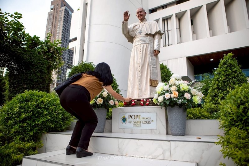 Christians in Bangkok mourn passing of Pope Francis
