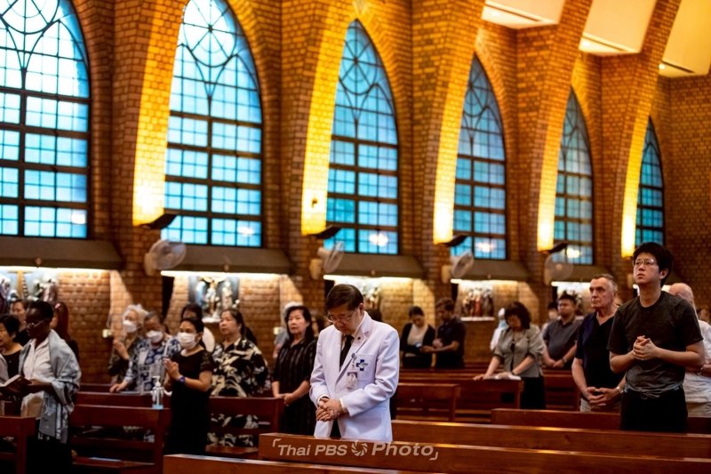 Christians in Bangkok mourn passing of Pope Francis