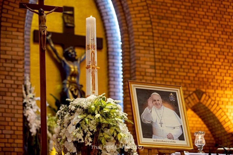 Christians in Bangkok mourn passing of Pope Francis