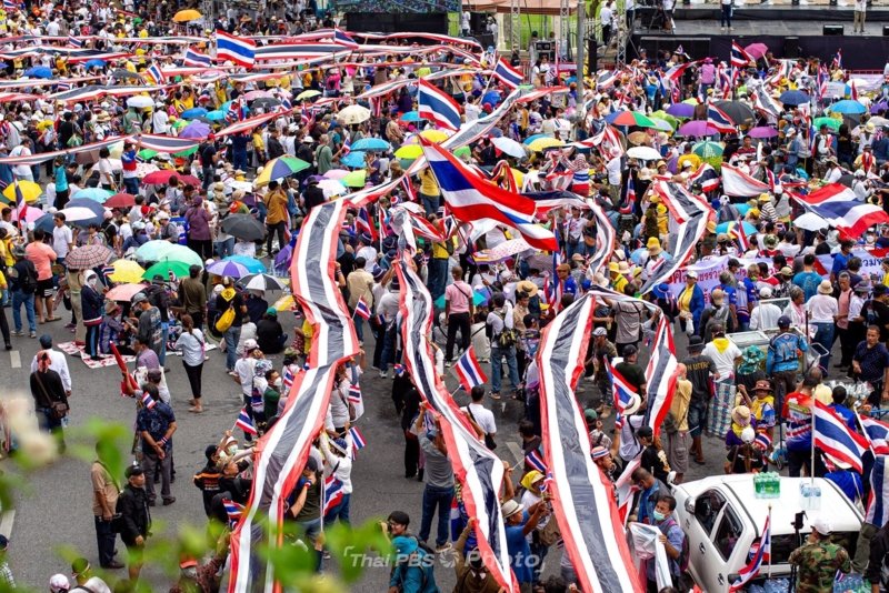 Mass protests against PM Paetongtarn - in pictures