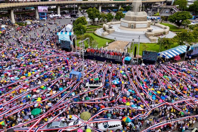 Mass protests against PM Paetongtarn - in pictures