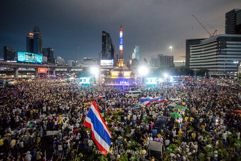Mass protests against PM Paetongtarn - in pictures