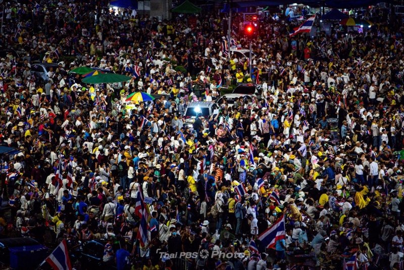 Mass protests against PM Paetongtarn - in pictures