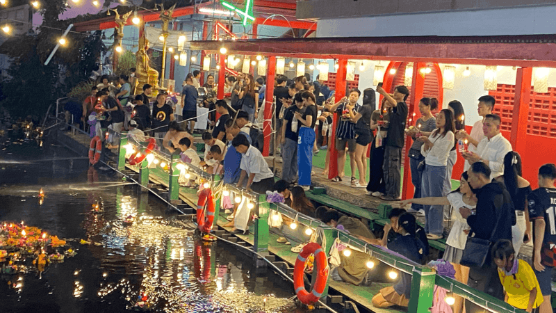 Local Loy Krathong festivities in pictures