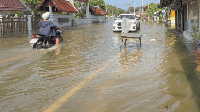Amphawa and Mae Klong hit by highest tidal flooding in a decade