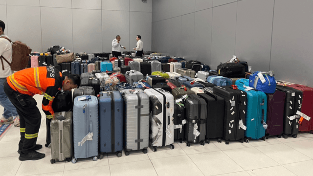Airlines offer free flight changes, credits amid Bangkok flooding