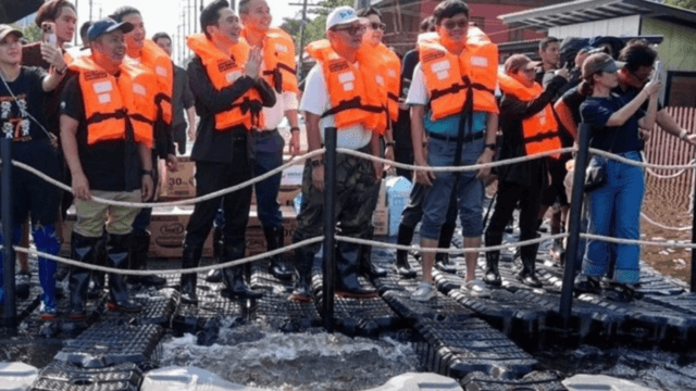 Solar farm pontoons modified to deliver urgent basic supplies in flooded Hua Takhe