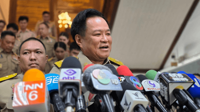 Police hunt man over fake slip alleging Bt7 million payment to PM