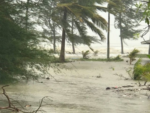 Pa Buk makes landfall in Pak Phanang, Tha Sala districts of Nakhon Si Thammarat Pa Buk makes landfall in Pak Phanang, Tha Sala districts of Nakhon Si Thammarat