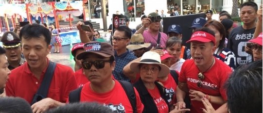 Activists defy junta, launch impeachment campaign against Election Commission Activists defy junta, launch impeachment campaign against Election Commission