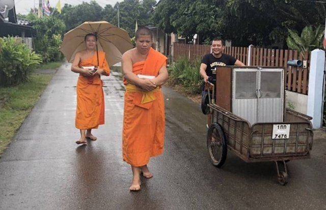 Lamphun monks use portable kitchen cabinets for alms to reduce plastic bags Lamphun monks use portable kitchen cabinets for alms to reduce plastic bags