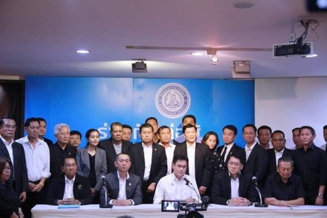 Palang Pracharat warned government in trouble if cabinet seat promises not kept Palang Pracharat warned government in trouble if cabinet seat promises not kept