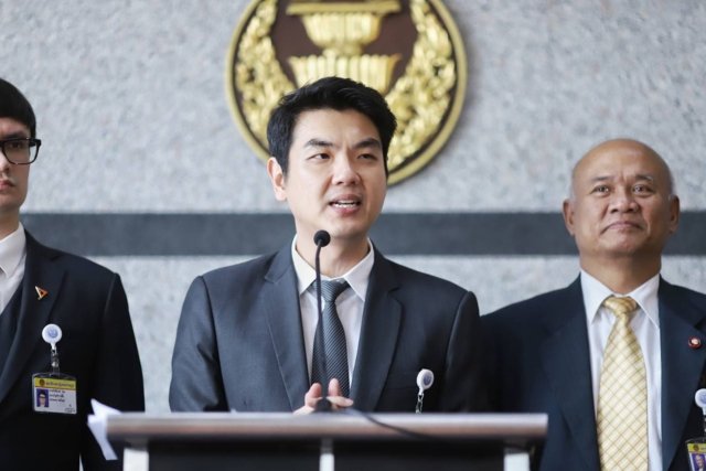 Future Forward to push for scrapping of Charter section 279 and junta-appointed Senate Future Forward to push for scrapping of Charter section 279 and junta-appointed Senate