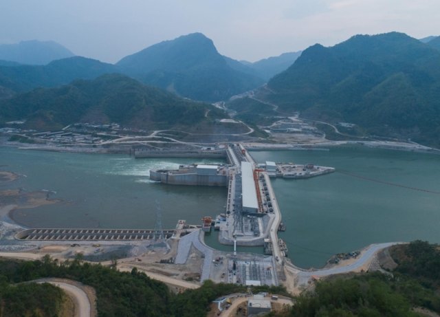 Laos and Xayaburi dam deny responsibility for dry Mekong River Laos and Xayaburi dam deny responsibility for dry Mekong River