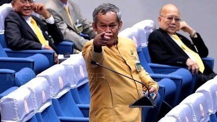 Fist-fight challenge in parliament between Pheu Thai MP and senator Fist-fight challenge in parliament between Pheu Thai MP and senator