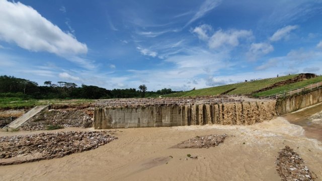 Villagers downstream of reservoir advised to relocate to higher ground Villagers downstream of reservoir advised to relocate to higher ground