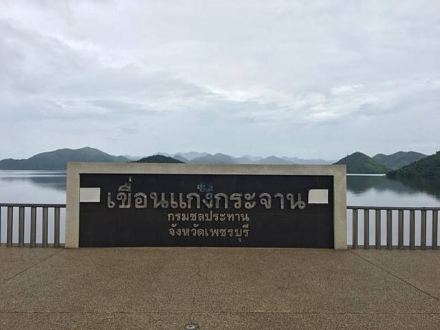 Four Thai tourists drown while kayaking in Kaeng Krachan Lake Four Thai tourists drown while kayaking in Kaeng Krachan Lake