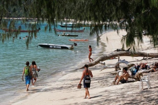 Cabinet endorses three packages to revive ailing tourism industry Cabinet endorses three packages to revive ailing tourism industry