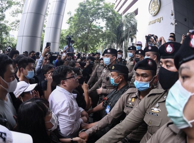Protesters warned they will face prosecution if they offend the Thai Monarchy Protesters warned they will face prosecution if they offend the Thai Monarchy