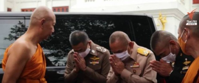 General Apirat enters monkhood at Hong Rattan Aram Temple General Apirat enters monkhood at Hong Rattan Aram Temple