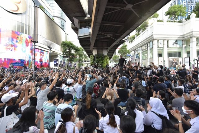 Protesters occupy Rajprasong in defiance of state of emergency Protesters occupy Rajprasong in defiance of state of emergency