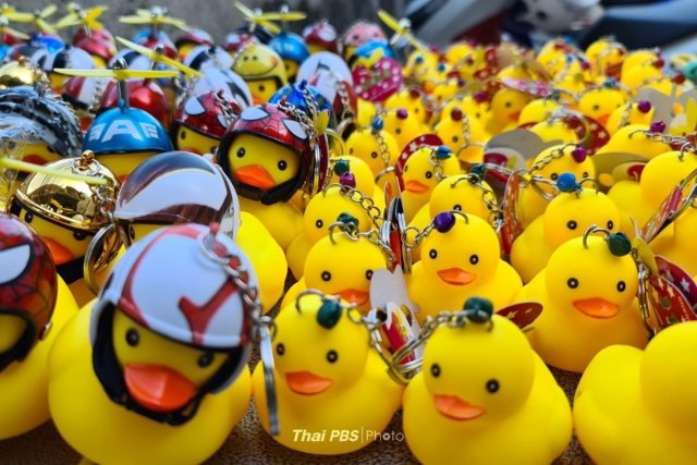 Yellow ducks steal the show at Khana Ratsadon’s protest at SCB head office Yellow ducks steal the show at Khana Ratsadon’s protest at SCB head office