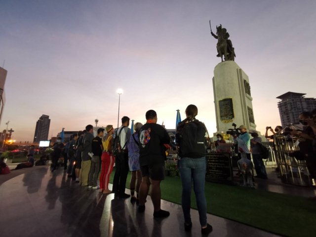 Ratsadon protesters rally at the statue of King Taksin the Great to pay homage Ratsadon protesters rally at the statue of King Taksin the Great to pay homage