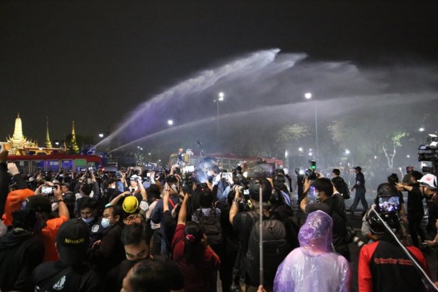 Water cannons used against Thailand’s anti-establishment protesters tonight Water cannons used against Thailand’s anti-establishment protesters tonight