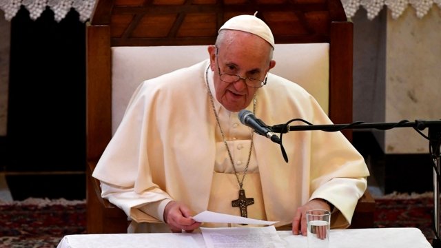 'Silence the arms!' Pope urges end to violence on historic Iraq trip 'Silence the arms!' Pope urges end to violence on historic Iraq trip