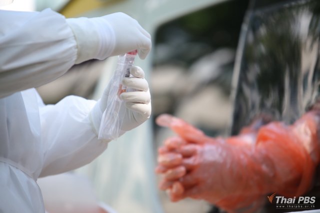 Pheu Thai asks NACC to probe PM and commerce minister over medical glove deal Pheu Thai asks NACC to probe PM and commerce minister over medical glove deal