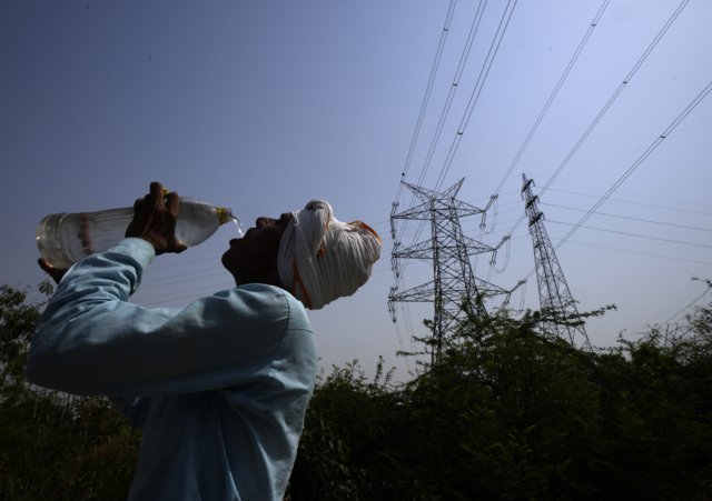 Heat wave sparks blackouts, questions on India's coal usage Heat wave sparks blackouts, questions on India's coal usage