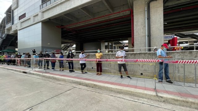 Communities in Bangkok’s Laksi area inoculated as 1,284 workers there have COVID-19 Communities in Bangkok’s Laksi area inoculated as 1,284 workers there have COVID-19