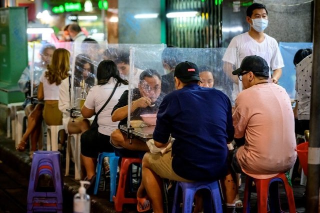 ฿1-2bn Baht per day loss expected due to new restrictions - Commerce Chamber ฿1-2bn Baht per day loss expected due to new restrictions - Commerce Chamber