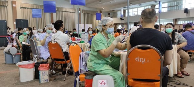 Booster jabs for those who got two Sinovac doses to begin in October or sooner - Anutin Booster jabs for those who got two Sinovac doses to begin in October or sooner - Anutin