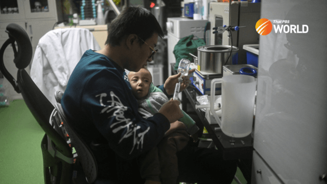 The Chinese dad making medicine to treat his dying son The Chinese dad making medicine to treat his dying son