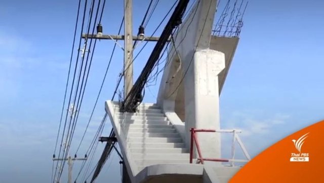 Utility pole, cables built in the middle of footbridge in Chonburi spark criticism Utility pole, cables built in the middle of footbridge in Chonburi spark criticism