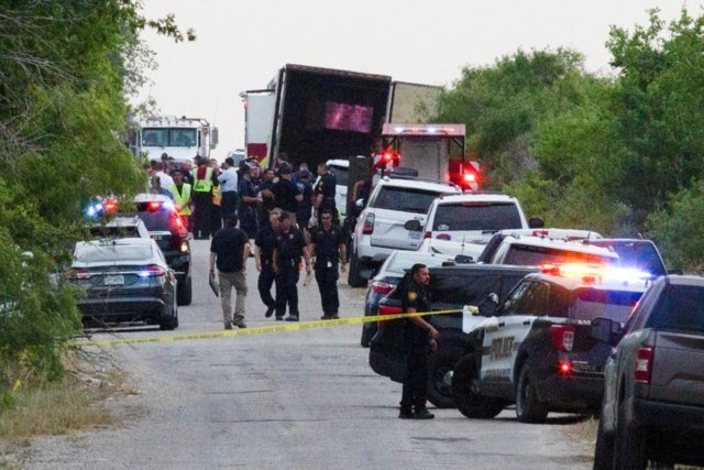 'Stacks of bodies': 46 dead migrants found in truck in Texas 'Stacks of bodies': 46 dead migrants found in truck in Texas