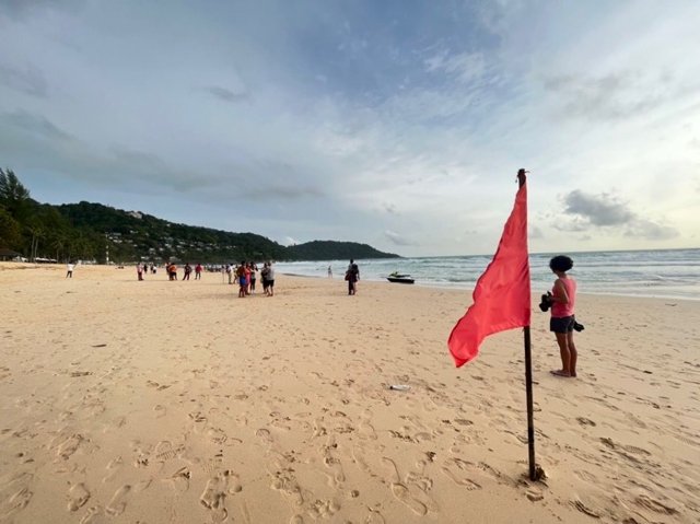 Briton, Thai drown in rough seas off Kata Noi beach in Phuket Briton, Thai drown in rough seas off Kata Noi beach in Phuket