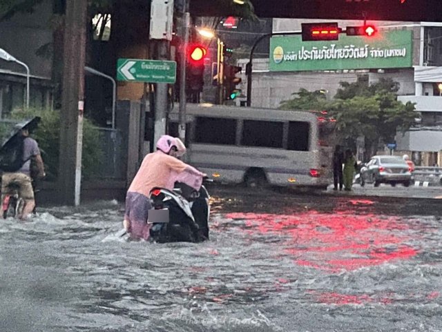 Some flooded areas in Bangkok may be declared disaster zones Some flooded areas in Bangkok may be declared disaster zones