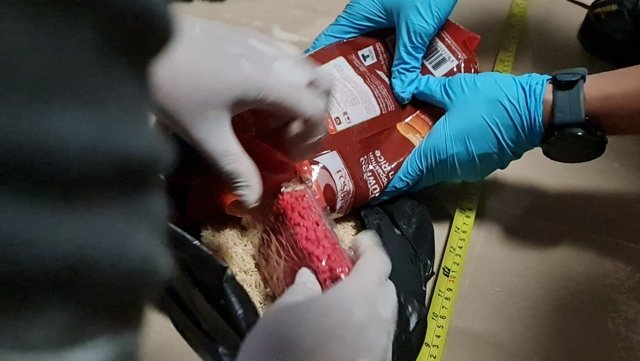 Large drug haul discovered in condo in Huai Khwang district Large drug haul discovered in condo in Huai Khwang district